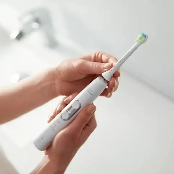 PHILIPS Sonicare ProtectiveClean 6100 Sonična električna četkica za zube HX6877/28